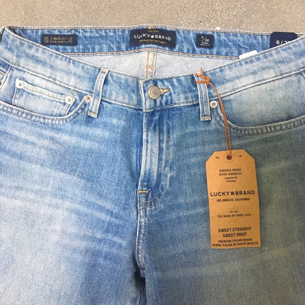 BNWT LUCKY BRAND MOM JEANS size 28!